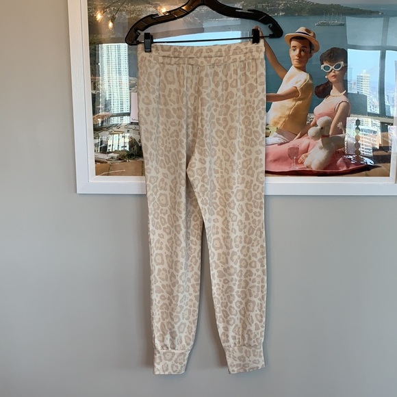 💕HP💕Splendid supersoft canyon leopard cream jogger sweatpants - Picture 5 of 11
